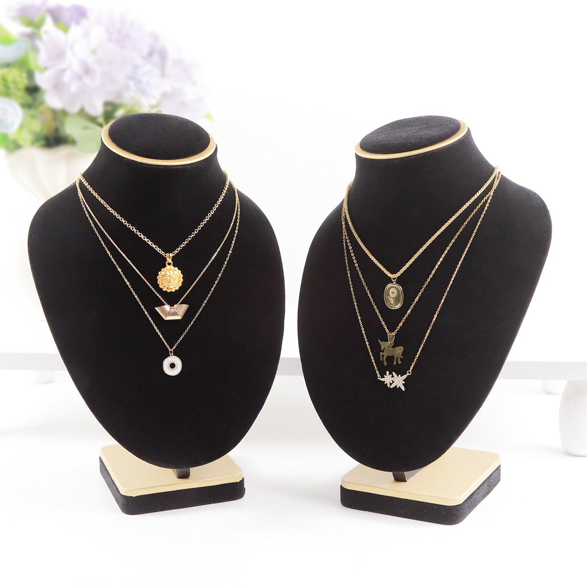 تمثال نصفي للمجوهرات المخملية  - مراجعة Body Jewelry In Store وسعره