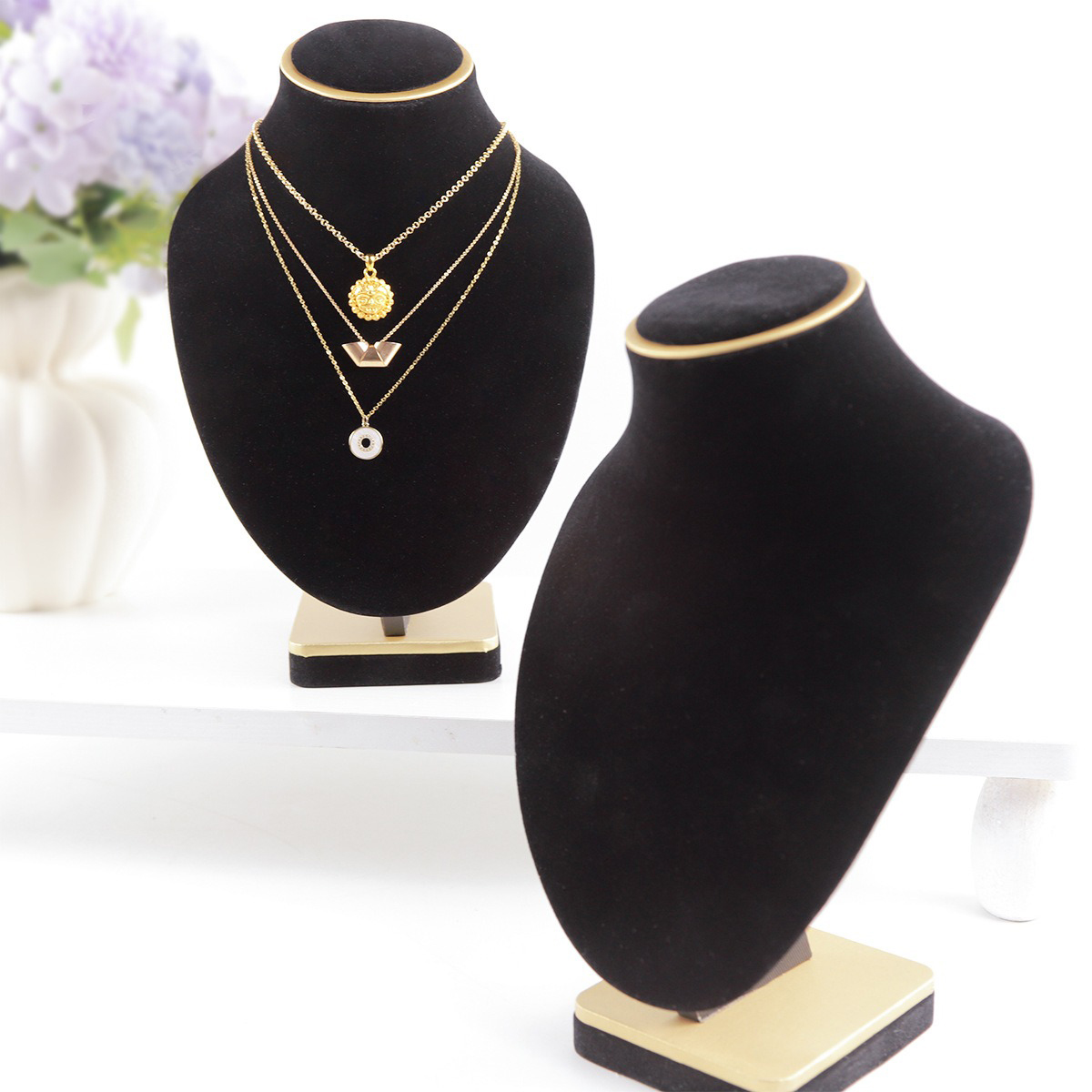 تمثال نصفي للمجوهرات المخملية  - مراجعة Body Jewelry In Store وسعره