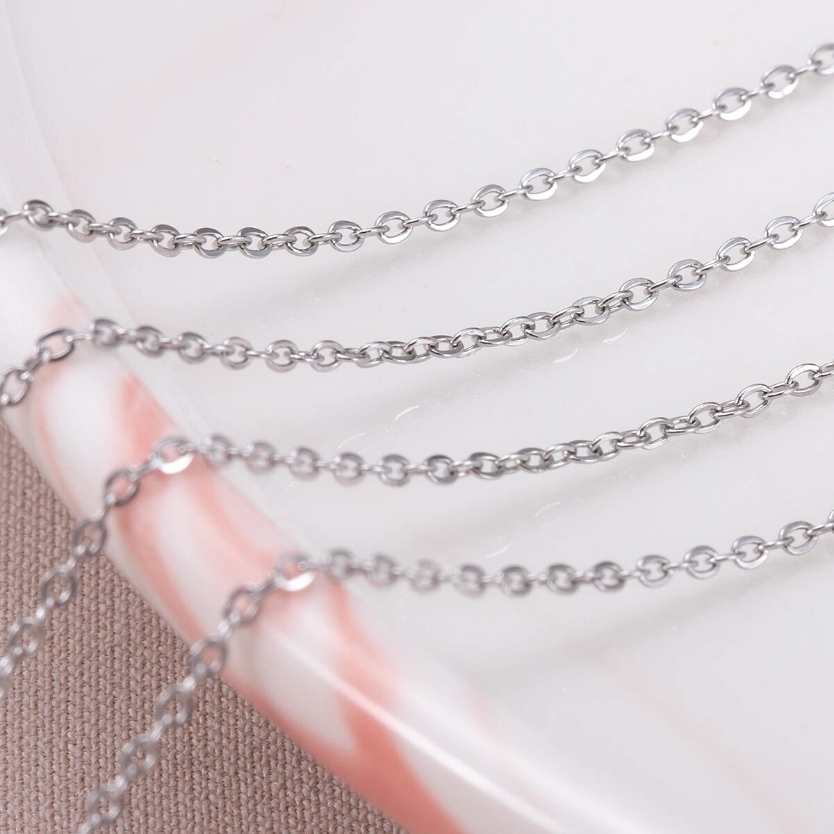 سلاسل رفيعة على شكل حرف O من ا - مراجعة Body Jewelry وسعره