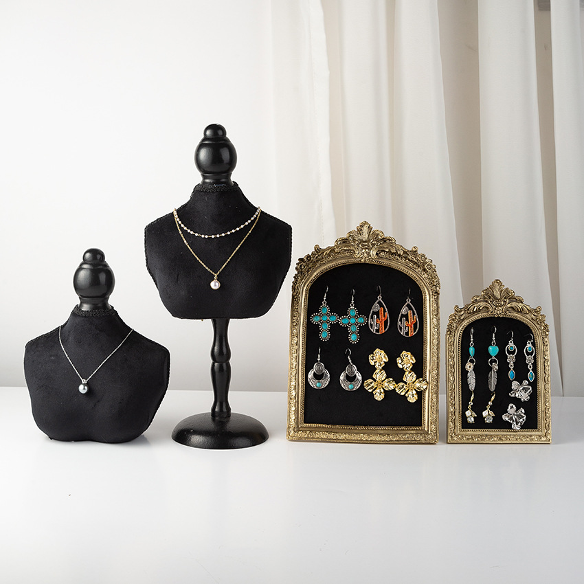 حامل عرض مجوهرات على شكل نصف ج - مراجعة Body Jewelry In Store وسعره